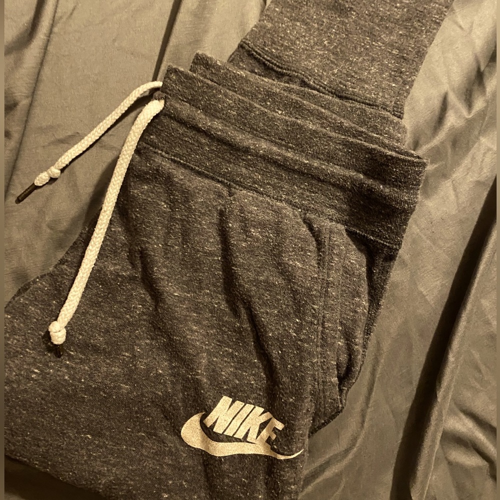 Gray w/white Nike Capri pants